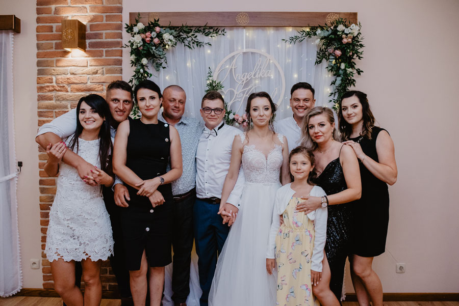 Zdjęcia grupowe na weselu