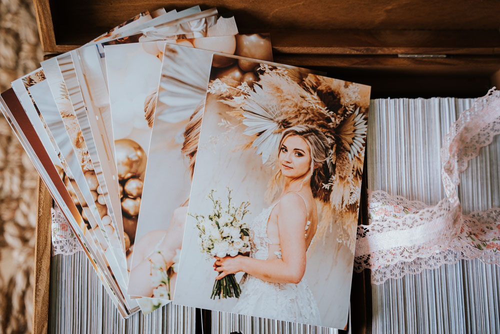 Tradycyjne zdjęcia ślubne - odbitki. Czy warto je drukować? 