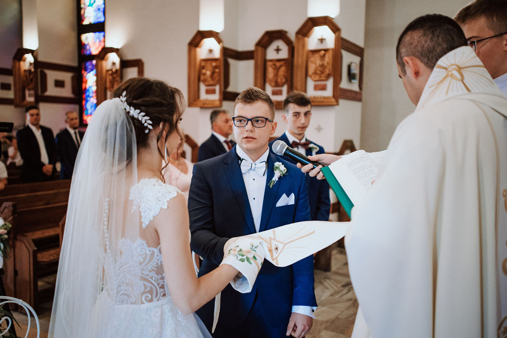 Ślub w kościele w Michalczowej