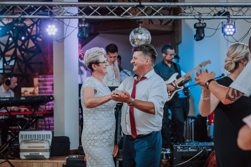Sala weselna w Żmiącej przy Młynie - Ujanowice - tańce